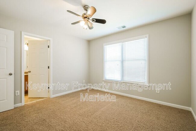 Building Photo - 3356 Renfro St