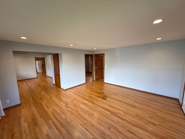 Building Photo - 610 Liberty St SE