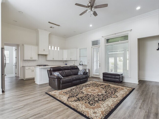 Building Photo - Luxurious 4 bedroom home available JANUARY 19th in Lafayette!