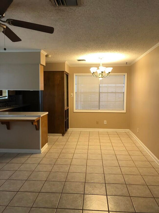 Building Photo - 123 Highland Dr