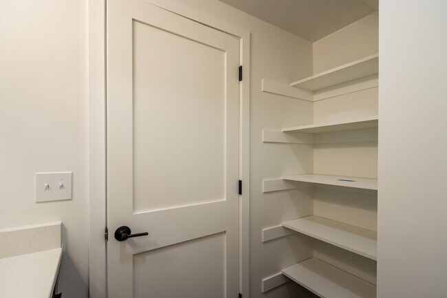 Building Photo - 1920 Edwards St