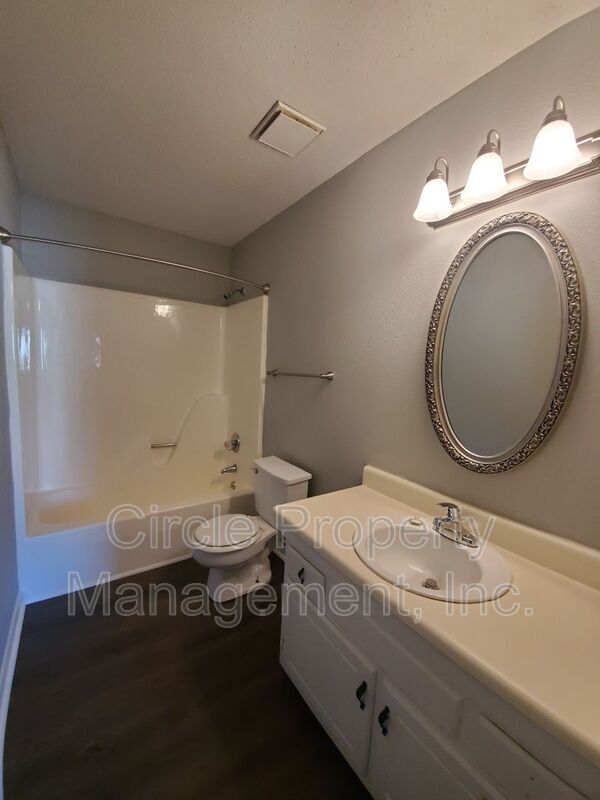 Building Photo - 2021 Highridge Dr SW
