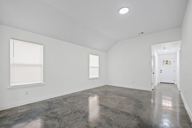 Building Photo - 1061 N Avalon St