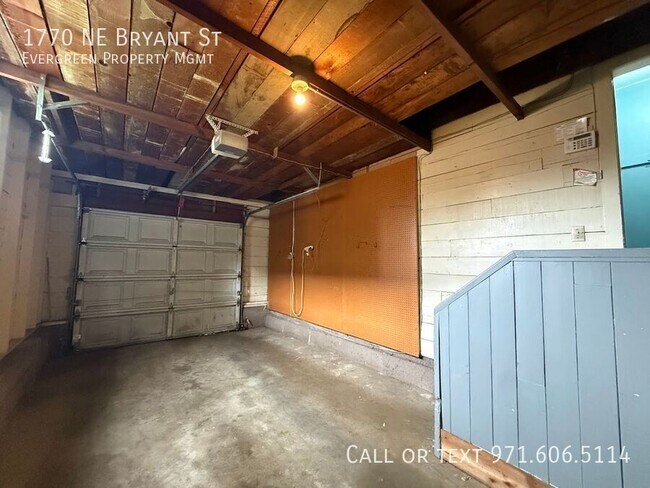 Building Photo - 1770 NE Bryant St