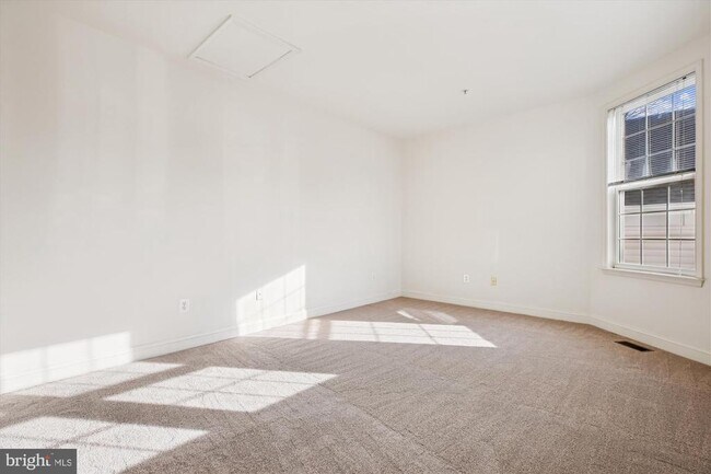 Building Photo - 502 Lawson Way