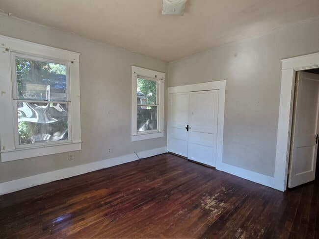 Building Photo - 607 18th St