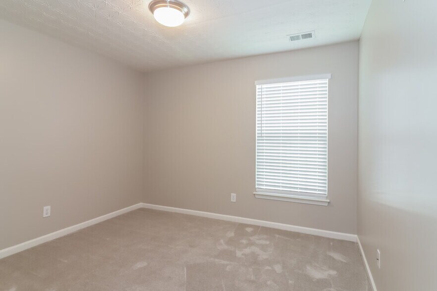 Building Photo - 79 Topaz Dr
