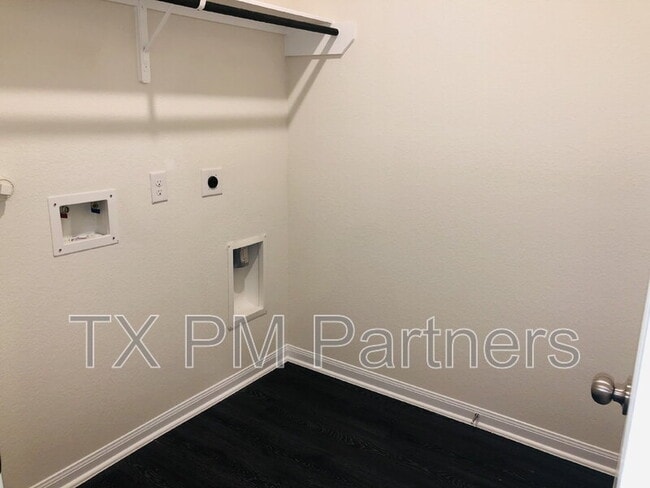 Building Photo - 206 White Wing Ln