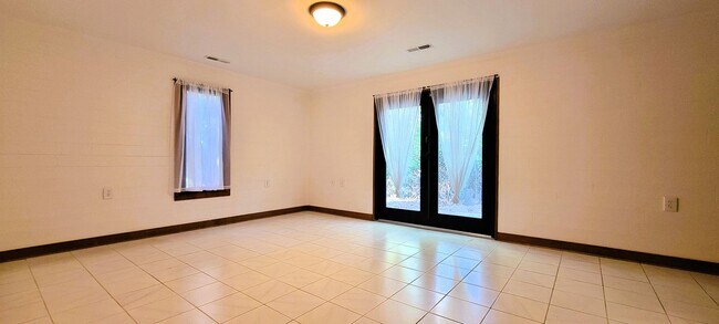 Building Photo - Remodeled secluded wooded oasis off of Qualla Road with handicap access