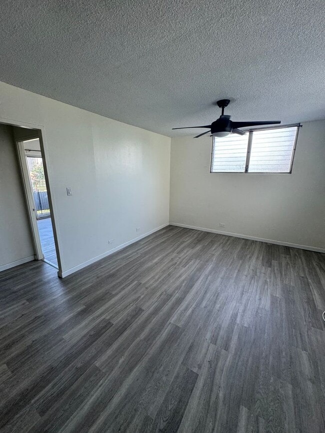 Building Photo - 1 Bed 1 Bath Makiki Apartment for Rent