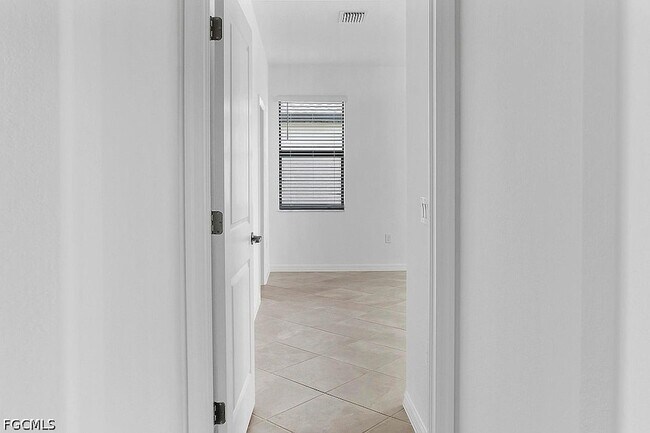 Building Photo - 14882 Portico Blvd