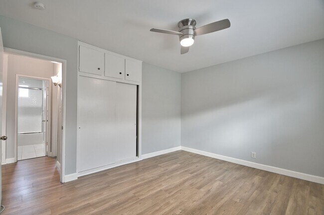 Building Photo - j4717