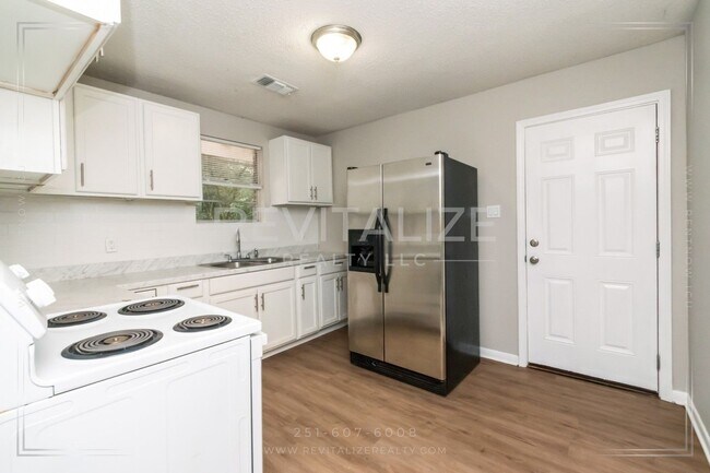 Building Photo - Newly Remodeled 4 Bed 1 Bath House in Mobile!!
