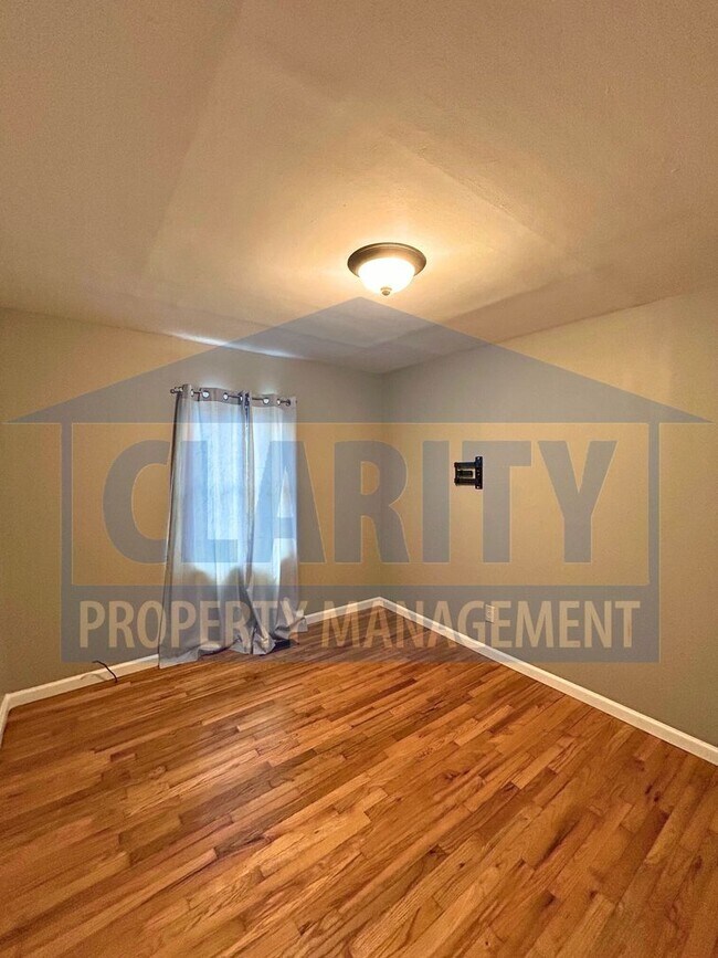 Building Photo - Single level! Two bedrooms!