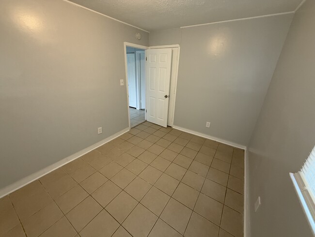 Building Photo - 7 Sherwood Ln