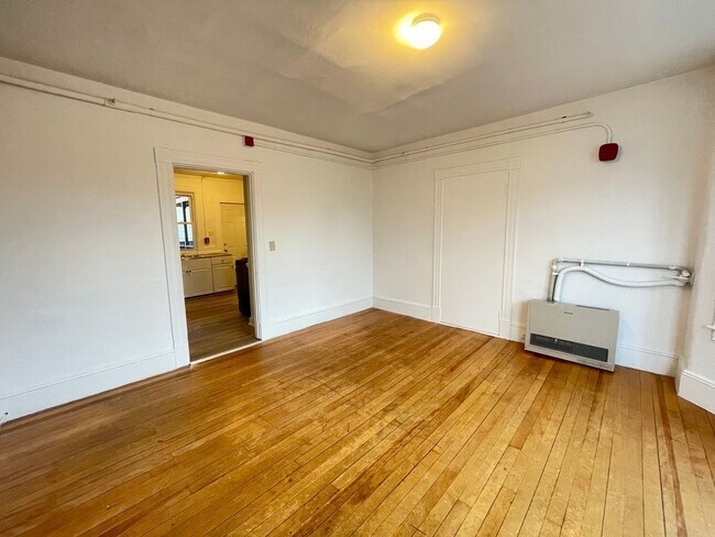 Building Photo - 459 Beech St