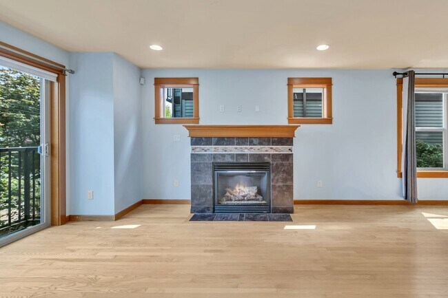 Building Photo - 1721 25th Ave S