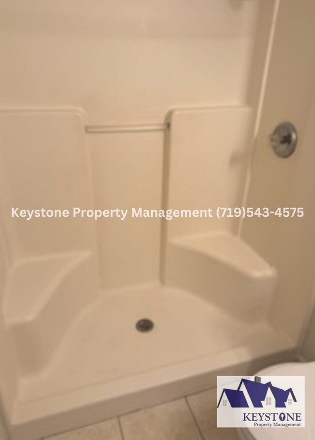 Building Photo - Located On A Quiet Cul-de-sac -  3 Plus Bedrooms/3 Bathroom/2 Car Garage $1800/$1800