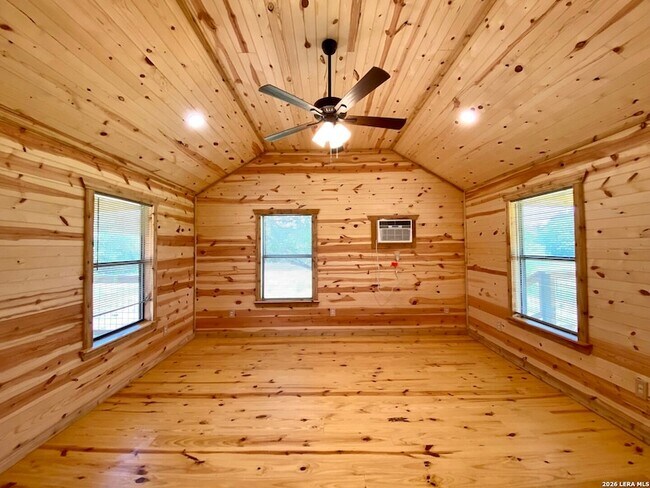 Building Photo - 624 Deer Creek E