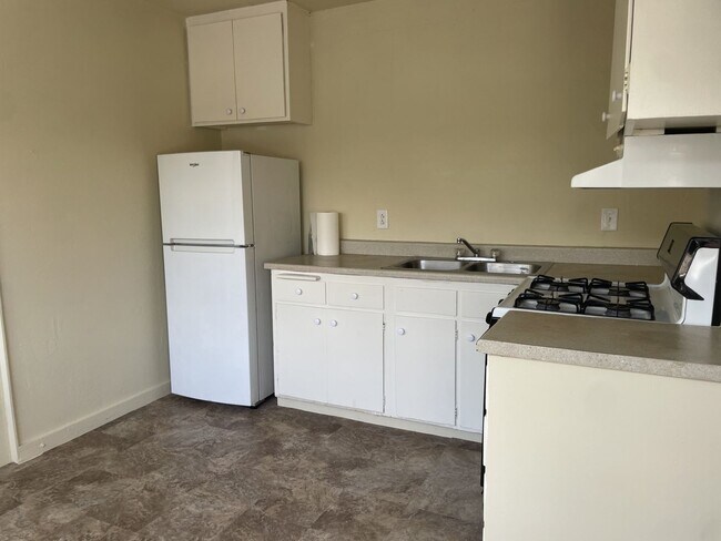 Building Photo - Walking Distance to Water Front- Multiple ...