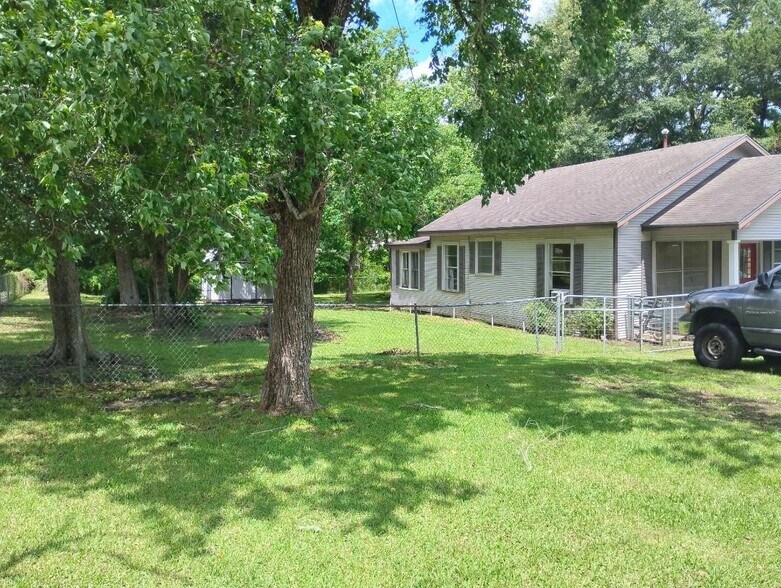 Building Photo - 207 N Elizabeth Ave