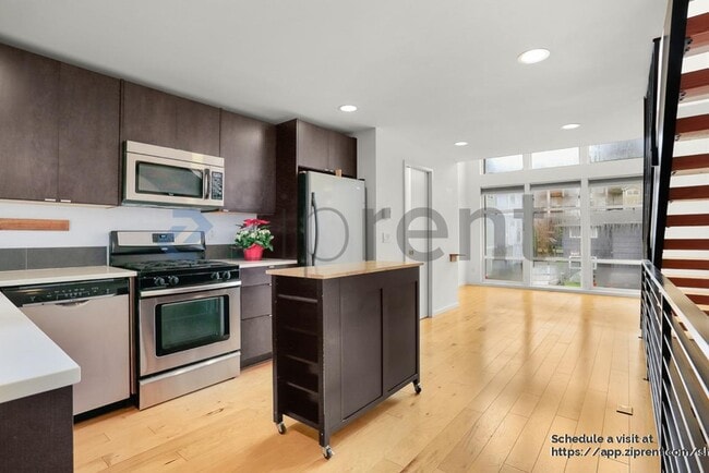 Building Photo - 3646 36th Ave S