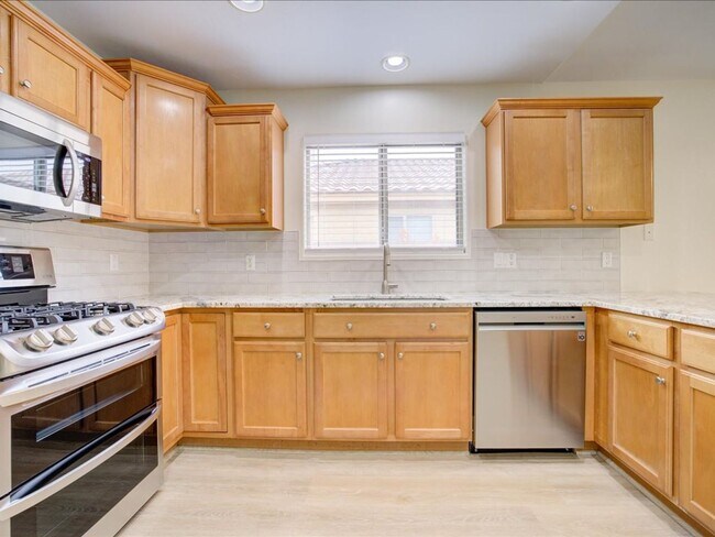 Building Photo - 3 Bedroom 2 Bathroom