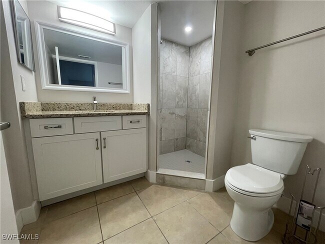 Building Photo - 5323 Summerlin Rd