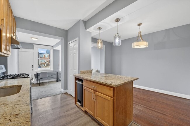 Building Photo - Gorgeous 4br/2ba in Brookland with Parking!