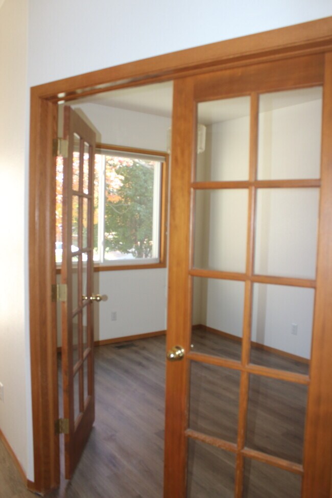 Building Photo - 2544 Begonia Ct