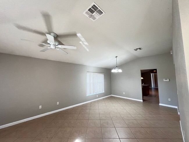Building Photo - You’ve Found IT! Your Next Home! 4 Bedroom, 2 Bathroom in Ocala — $500 Off a Month’s Rent!!!