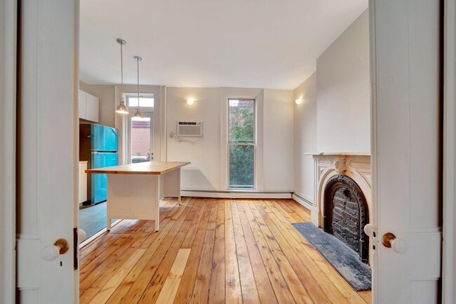 Building Photo - 520 Manila Ave