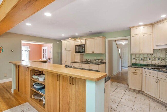Building Photo - 5BD/3BA Beautiful House in South Burlington