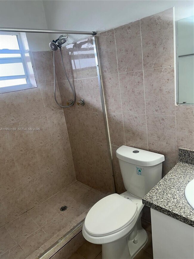 Building Photo - 16800 NE 4th Ct