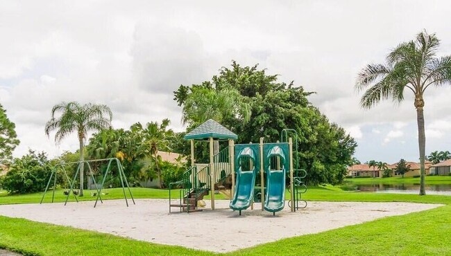 Building Photo - 1326 SW Briarwood Dr