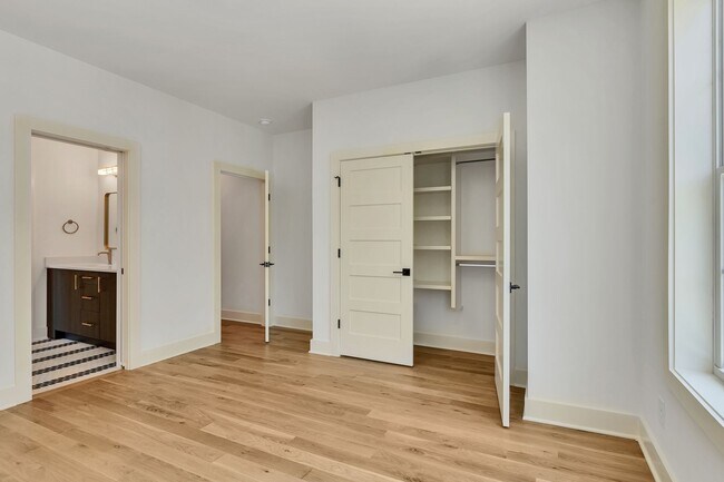 Building Photo - 660 Vernon Ave