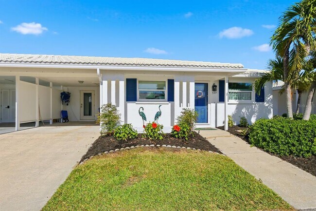 Building Photo - 573 Spanish Dr N