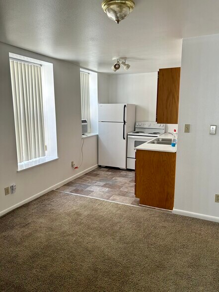 unit #10: kitchen - 454 S 500 E