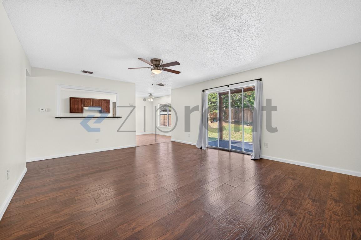Building Photo - Unit