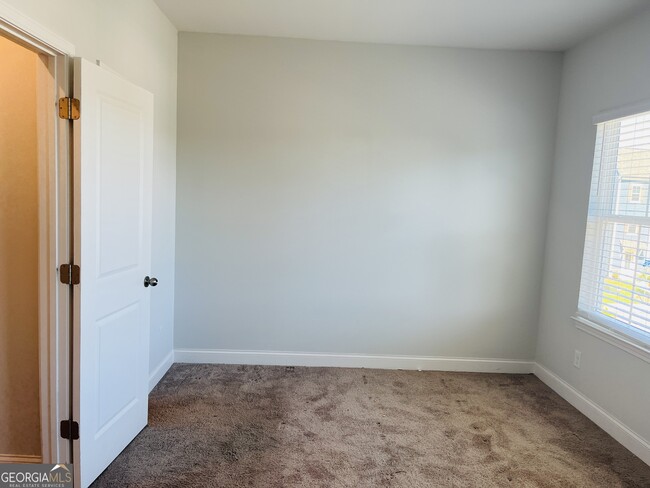 Building Photo - 2638 Creekside Dr NW