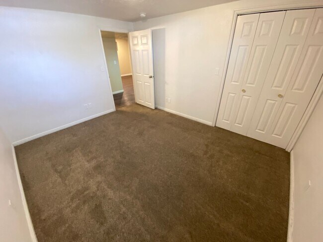 Building Photo - Spencer