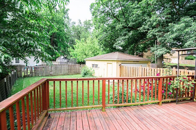 Building Photo - 3 bed 1 bath Duplex in Portage