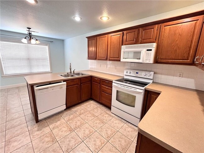 Building Photo - 208 Tunbridge Dr