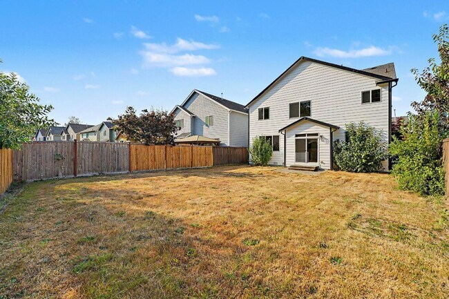 Building Photo - 6038 Discovery St E