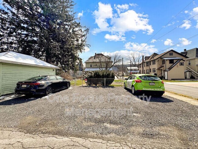 Building Photo - 2638 W 4th St