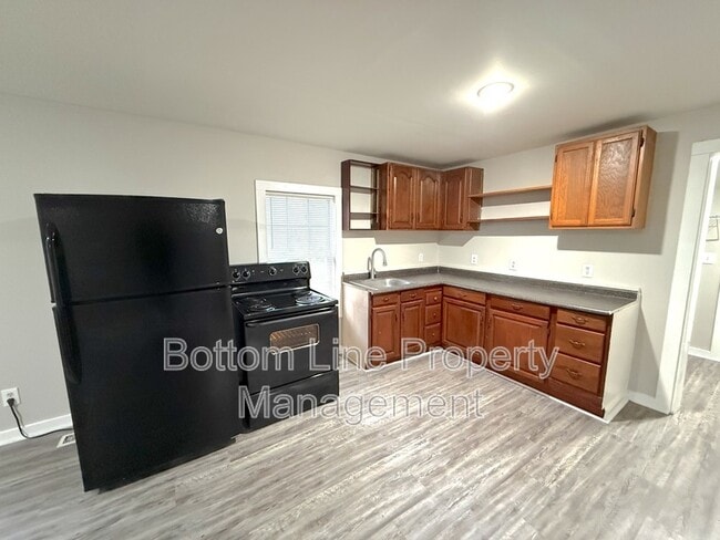 Building Photo - 917 N Oakland St