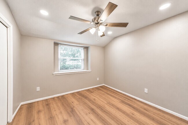 Building Photo - 24615 Shellbrook Dr