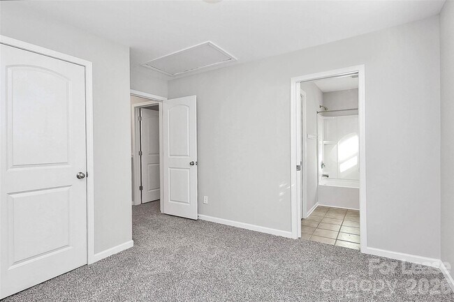 Building Photo - 8116 Dumphries Dr