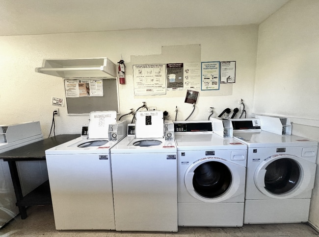 Building Photo - 806 Coriander Dr