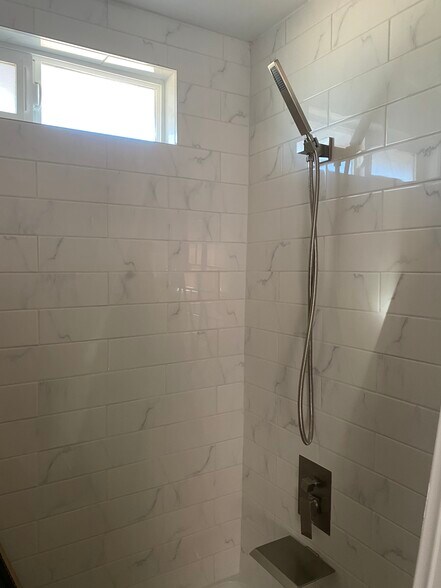 Bath - 32972 Rose Ave